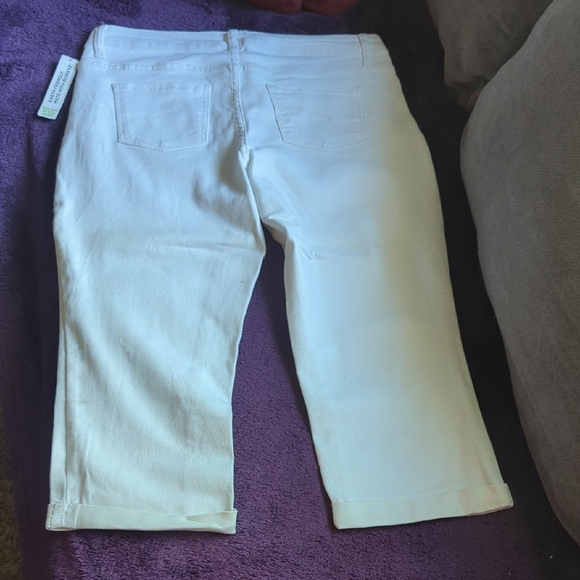 ! Time and Tru Cream Denim Jeans - Picture 6 of 7